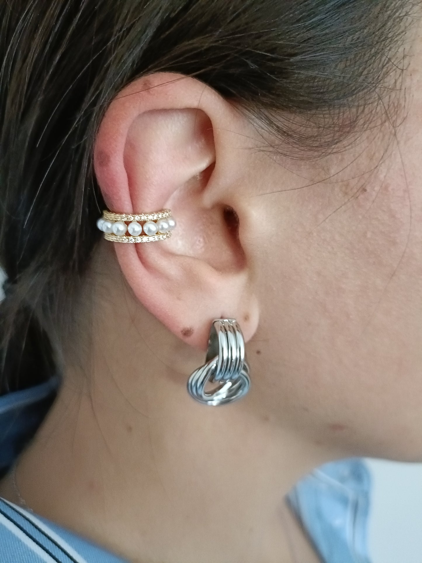 Orecchino Cuff - Baroque Bite - Finitura Gold Pavè pietre luminose e Perline