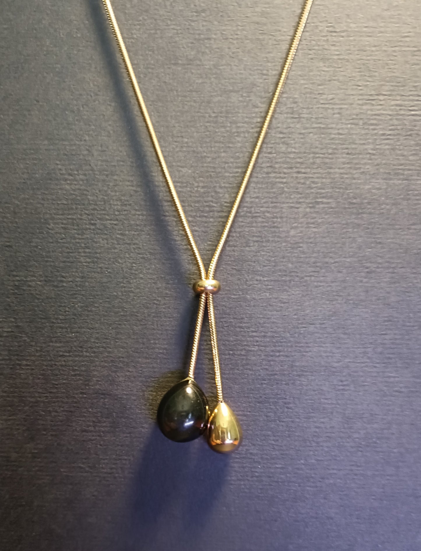 Collana Pendente - Venom Kiss - Finitura Gold - Pietra Nera