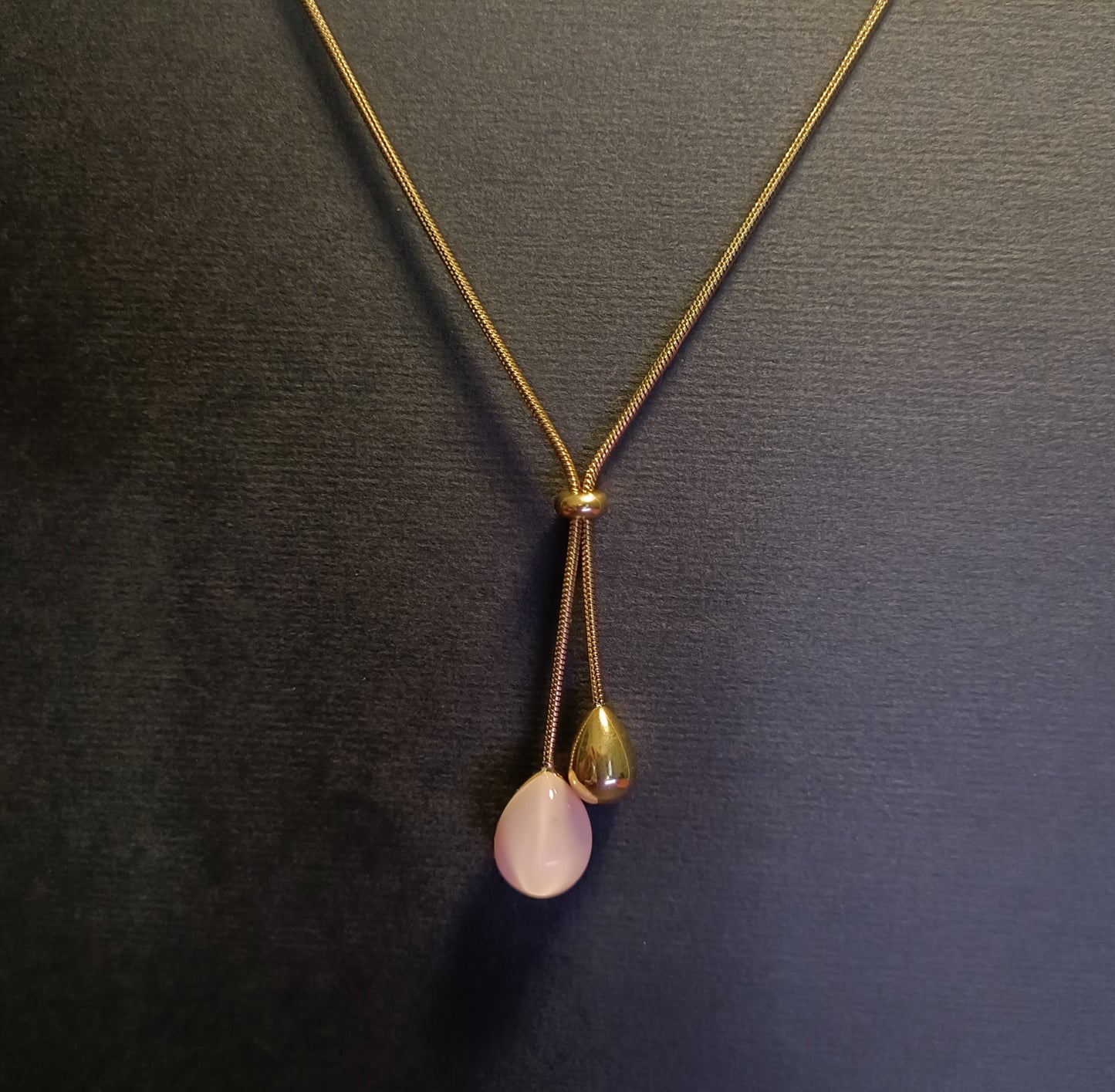 Collana Pendente - Venom Kiss - Finitura Gold - Pietra Rosa