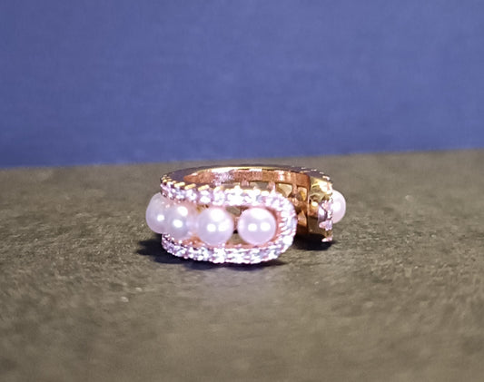 Orecchino Cuff - Baroque Bite - Finitura Gold Pavè pietre luminose e Perline