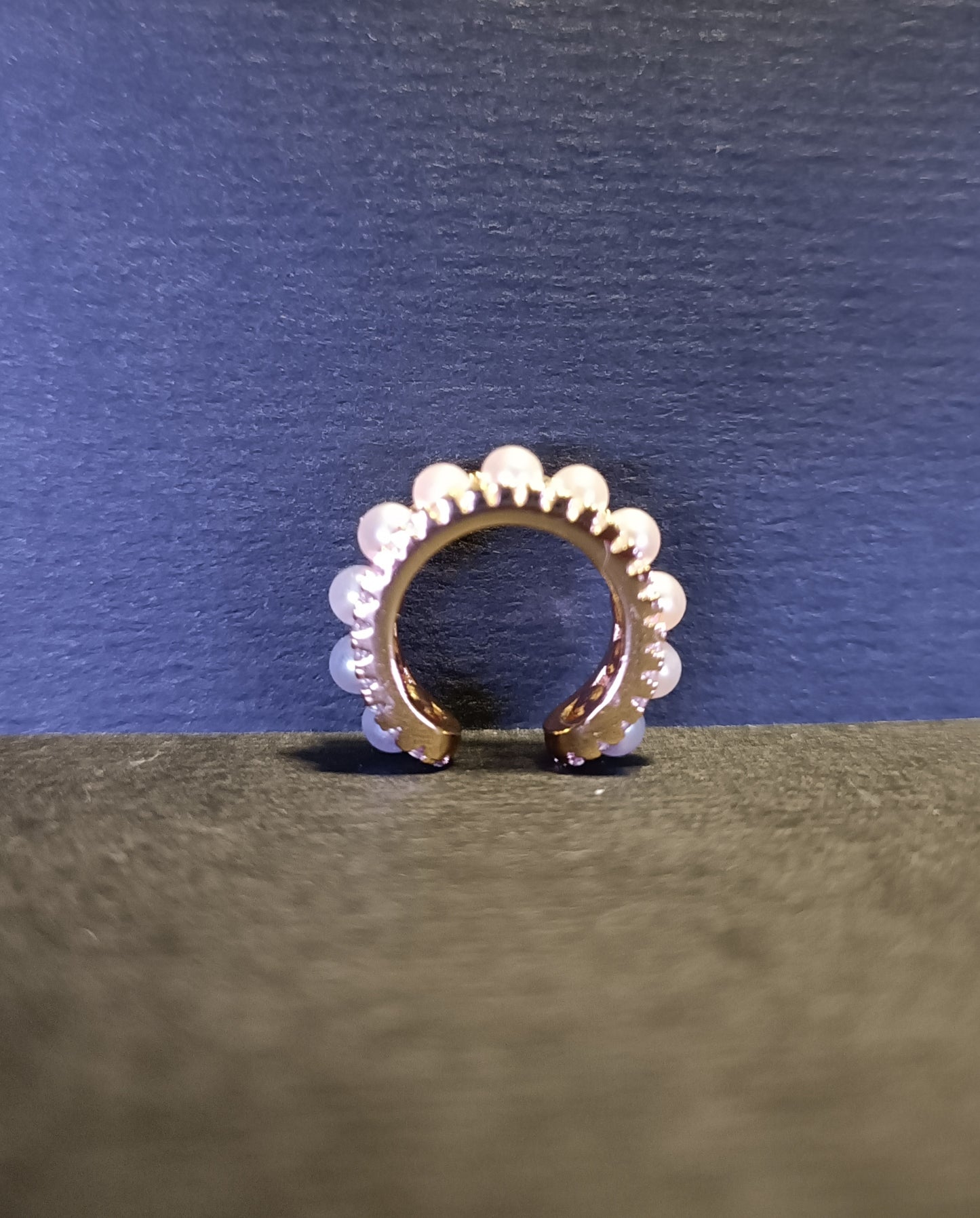 Orecchino Cuff - Baroque Bite - Finitura Gold Pavè pietre luminose e Perline