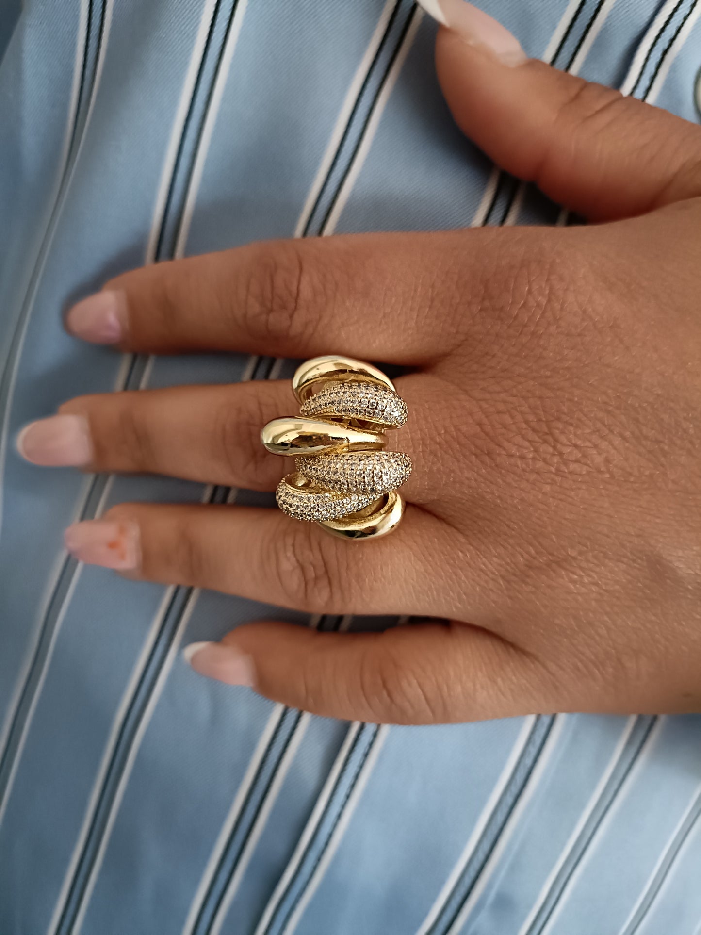 Anello - Claw Chic - Finitura Gold - Pavè Pietre luminose